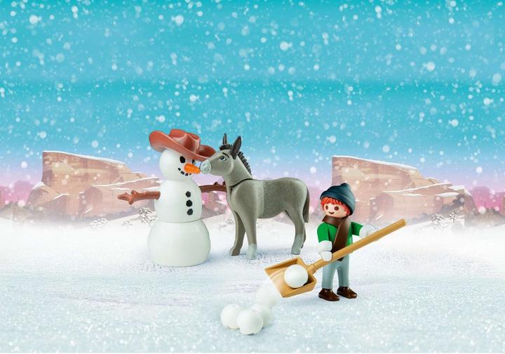 Snow time with Snips and Señor Carrots