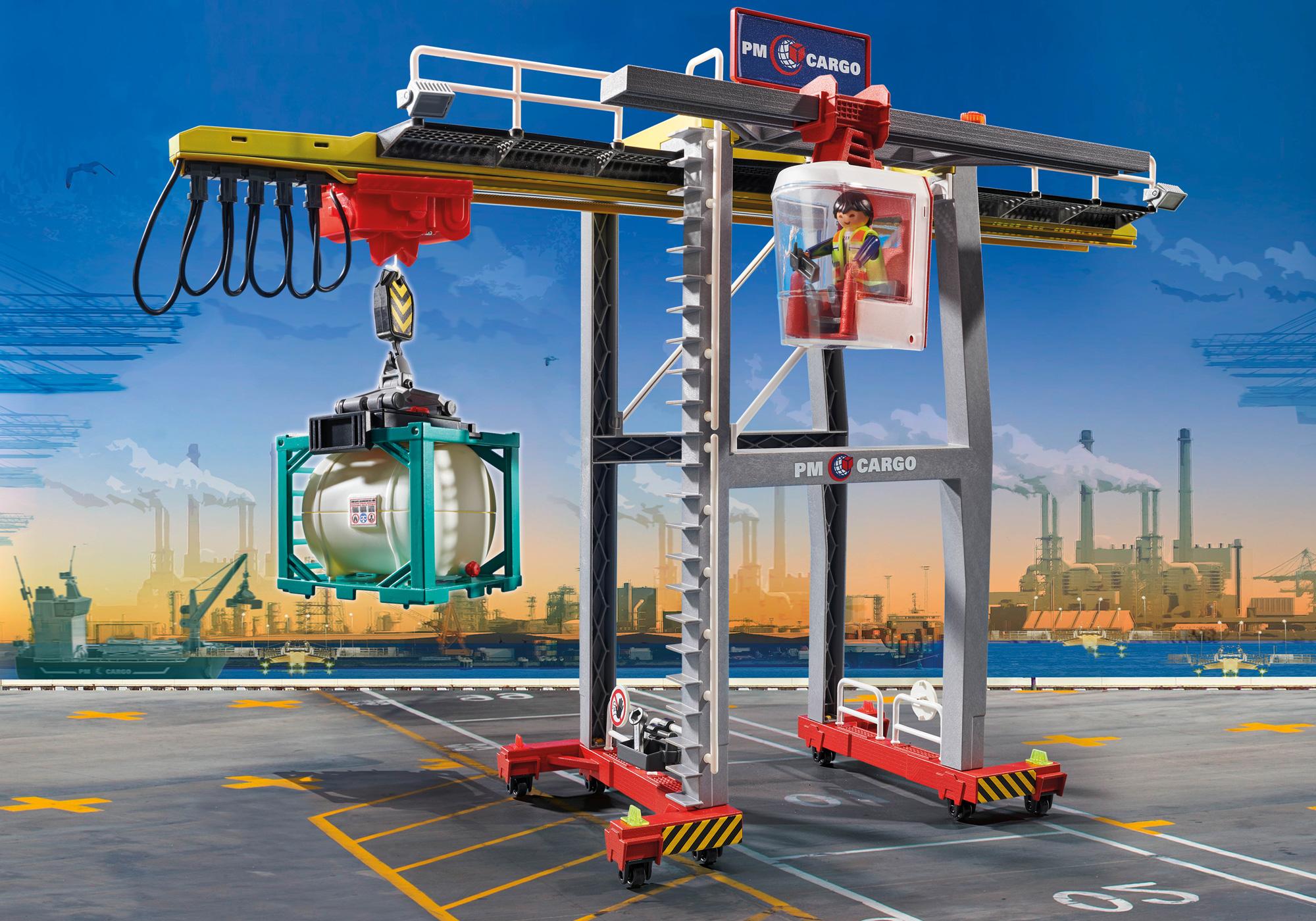 Portalkran mit Containern
